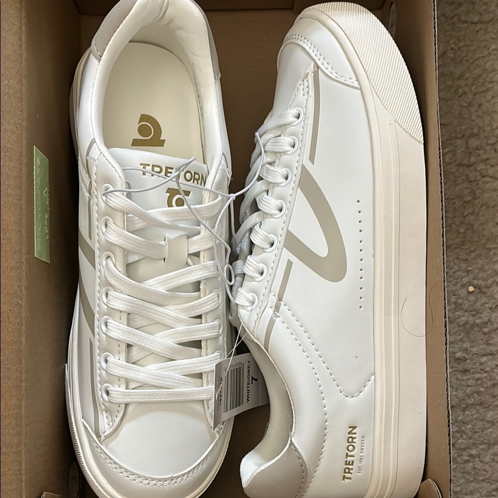 Womens NWT Tretorn White and Grey Sneakers size 7